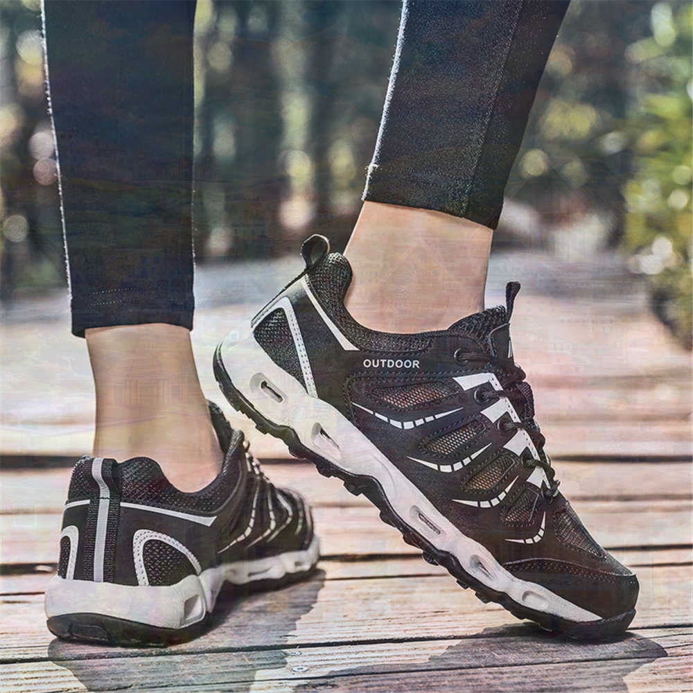 Sumer Round Tip Silver Sneaker - Tech Accessories Sale 评论和价格